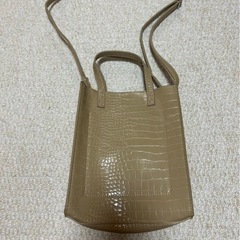 ベージュバッグの画像