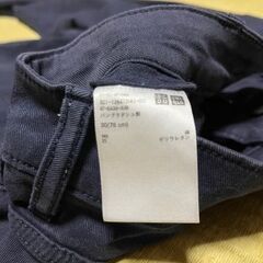 ユニクロ　ダークブルー スキニーパンツの画像