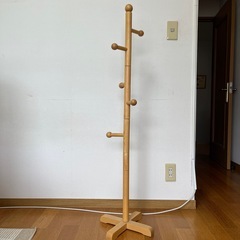 木製ポールハンガーの画像