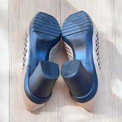 fitfit フィットフィット オープントゥ パンチングレザー ヒールの画像