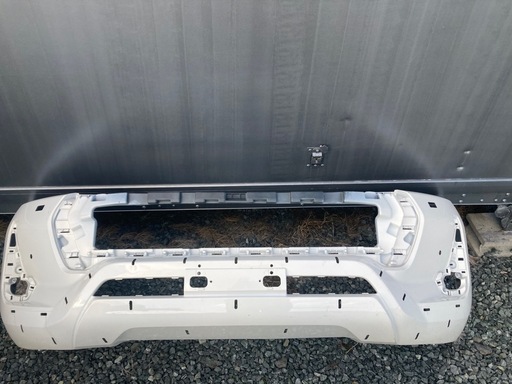 ハイラックスGUN125後期バンパー