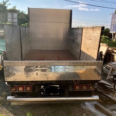 2トンダンプの画像