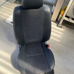 ハイエース　ダークプライム運転席シート　座席の画像