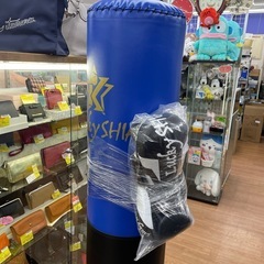 ☆ドリーム荒牧店☆ジモティー割引有☆【クリーニング済み】Lucky shia 自立型サンドバッグ&グローブセット 中古品の画像