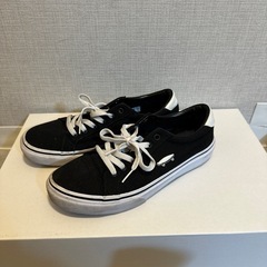ブーツ2足、靴1足の画像