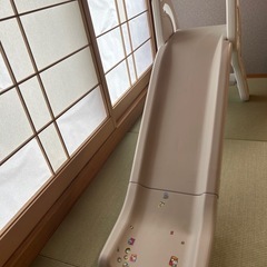 子供　すべり台　の画像