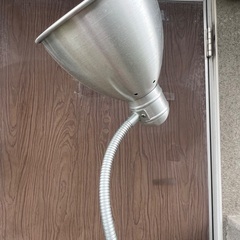 IKEA フロアライト　シルバー色 照明器具の画像