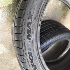 235/40r19  タイヤ2本　ダンロップタイヤの画像