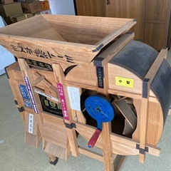　農機具　木製の唐箕（とうみ）の画像