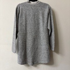 グレー　カットソーの画像