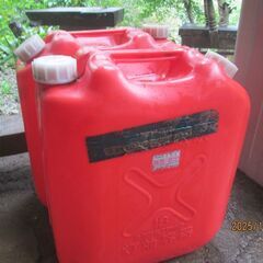 トロ箱決まりました、ゴミ箱、灯油タンク2個の画像