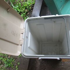 トロ箱決まりました、ゴミ箱、灯油タンク2個の画像