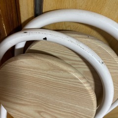 木製カウンターチェアの画像