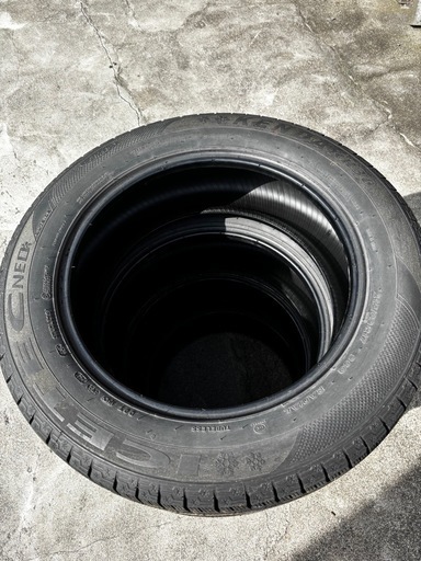 スタッドレスタイヤ　215/60R17