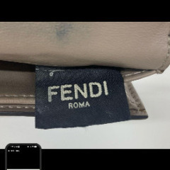 FENDIピーカブー2つ折りの画像