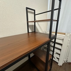 ラック付きデスク＆オフィスチェアの画像