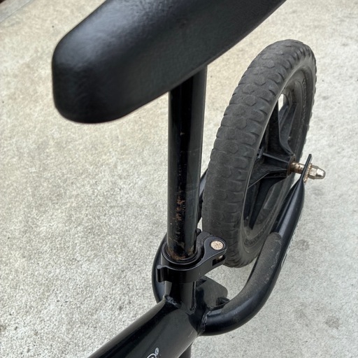 ストライダー 12インチ（ブラック）＋ プロテクターセット付き