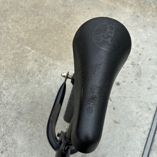 ストライダー　ブラック　黒　中古美品　箱あり　プロテクターセット付き ストライダー 12インチ（ブラック）＋ プロテクターセット付き