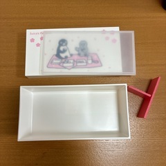 Suicaペンギンのお弁当箱の画像