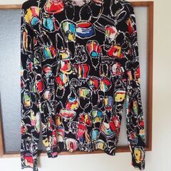 カラフルなシャツ、婦人用、Tシャツの画像