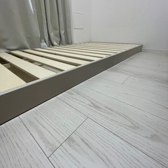 ベッドフレームの画像