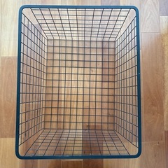ワイヤーバスケット　黒　ランドリーボックス　中古品　の画像