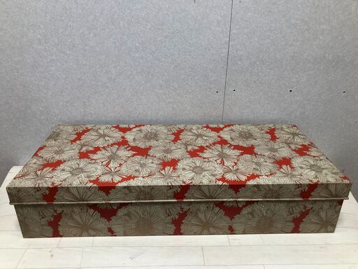 菊柄　昭和レトロ 収納 道具箱 ブリキケース 着物 おまけ着物5着他まとめ 菊柄 昭和レトロ 収納 道具箱 ブリキケース 着物 おまけ着物5着他まとめ