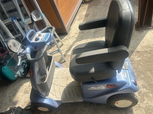 セニアカー　
電動4輪