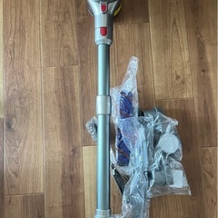 掃除機【楽天8連冠達成！業界初緑色LEDライト付＆50Kpa強力吸引＆65分連続稼働＆自立式】コードレス掃除機 サイクロン式 550Ｗ 3段吸引力 LED液晶ディスプレイ軽量低騒音伸縮パイプ HEPA多重濾過着脱式バッテリー左右180°上下90°3年間保証の画像