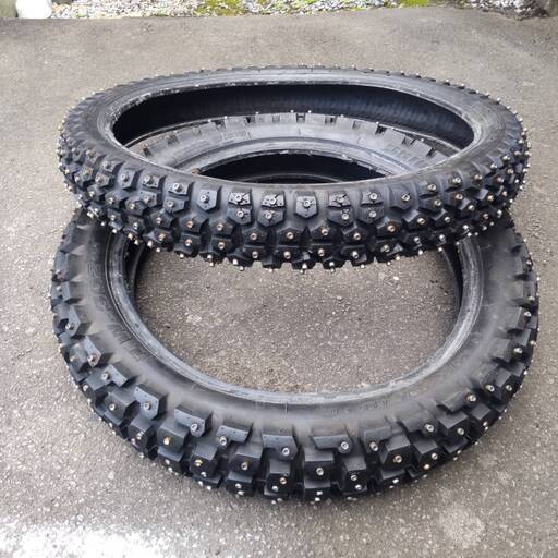 18インチ21インチ　バイクスパイクタイヤ
