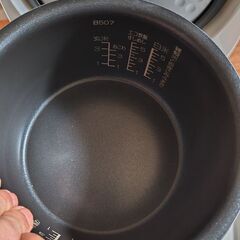 ZOJIRUSHIマイコンジャー炊飯器   5.5合炊き　NL-DA10 　ホワイトの画像