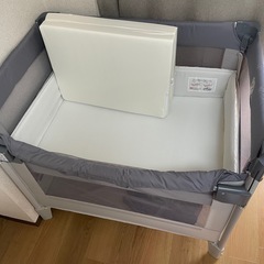 アップリカ ココネルエアーAB ベビーベッドの画像
