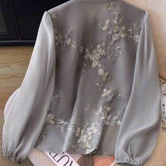 新品⭐︎チャイナ風デザインのブラウスの画像