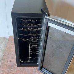 knチヨダ ワインセラー 収納 ブラック vialegre ビアレグレ　vt-wc12a-bk　飲みかけのワインも保存できる縦置き収納 （ボトル保管：横置１２本または横置８本＆縦置き4本）の画像