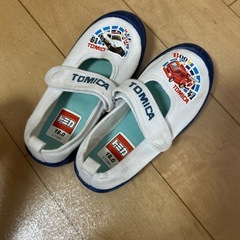 トミカ　上履きの画像