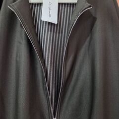 【新品】カーキ色　ブルゾン　サイズMの画像