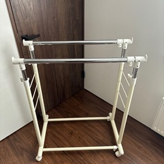 伸縮式ハンガーラックの画像