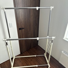 伸縮式ハンガーラックの画像