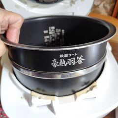 ZOJIRUSHI圧力IH炊飯ジャー　1.8L   NW-JS18　ホワイト　2018年製の画像