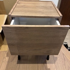 サイドテーブルの画像