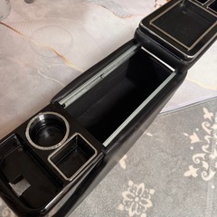 肘掛けボックス　コンソールの画像