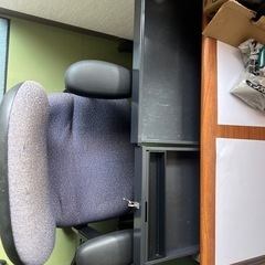 オフィステーブルと椅子の画像