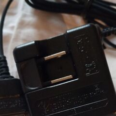美品🔋ガラケー充電器　AU純正の画像