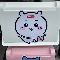 キャスター付き ゴミ箱 ちいかわシール付きの画像