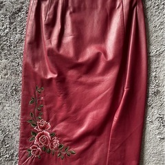 【超美品】本革レーザー　スカートの画像