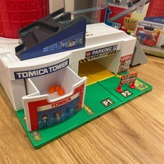 中古品　トミカ　ぐんぐんタワー　おもちゃ
の画像