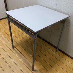 IKEA GRASALA イケア グレサーラ テーブル デスク 勉強机 グレー 北欧 シンプル 廃盤モデル 67x67x75 cm 【糸島市内 送料無料】251013-6の画像