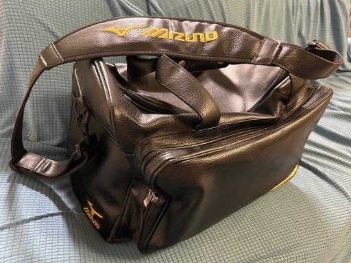 2回ほど使用 値下げ19,800円→17,800 円→16,800円→15,000円→13,500円→ 期間限定値下 12,500円 反対側にミズノの ビックロゴミズノプロ スポーツ用野球 バック ボストンバッグ 黒ショルダー大容量　ブラック