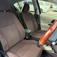トヨタ アクア プッシュスタート バックカメラ ナビ・TV スマートキー Bluetooth再生 ハイブリッド車の画像