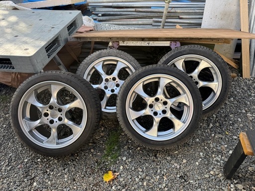 スタッドレス245-40-18ロリンザー